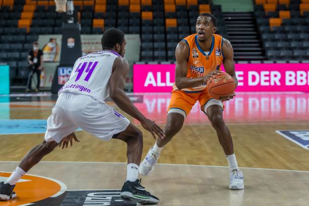 论意大利对 论意大利对