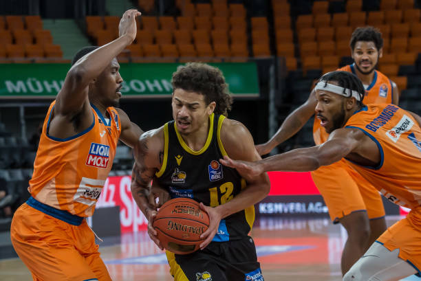 一位年仅8 一位年仅8